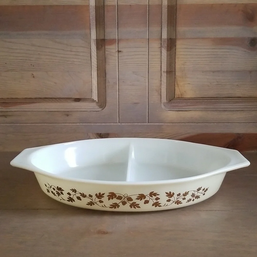Pyrex vintage gold